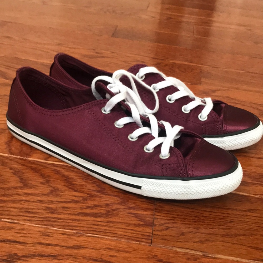 Authentic maroon converse - Picture 2 of 3